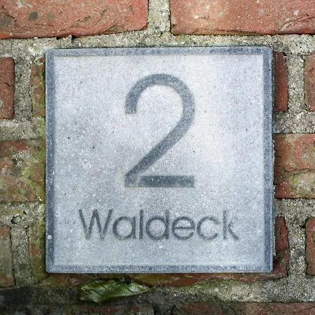 Klein Waldeck شقة *